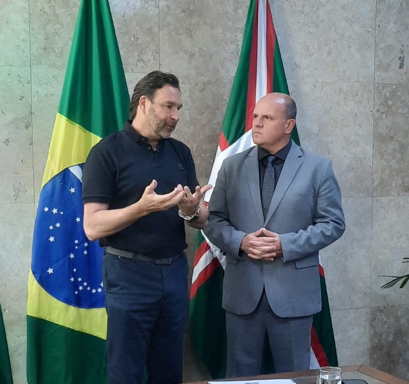 Lojas MM anuncia expansão em Curitiba e reforça compromisso social com doações à Prefeitura